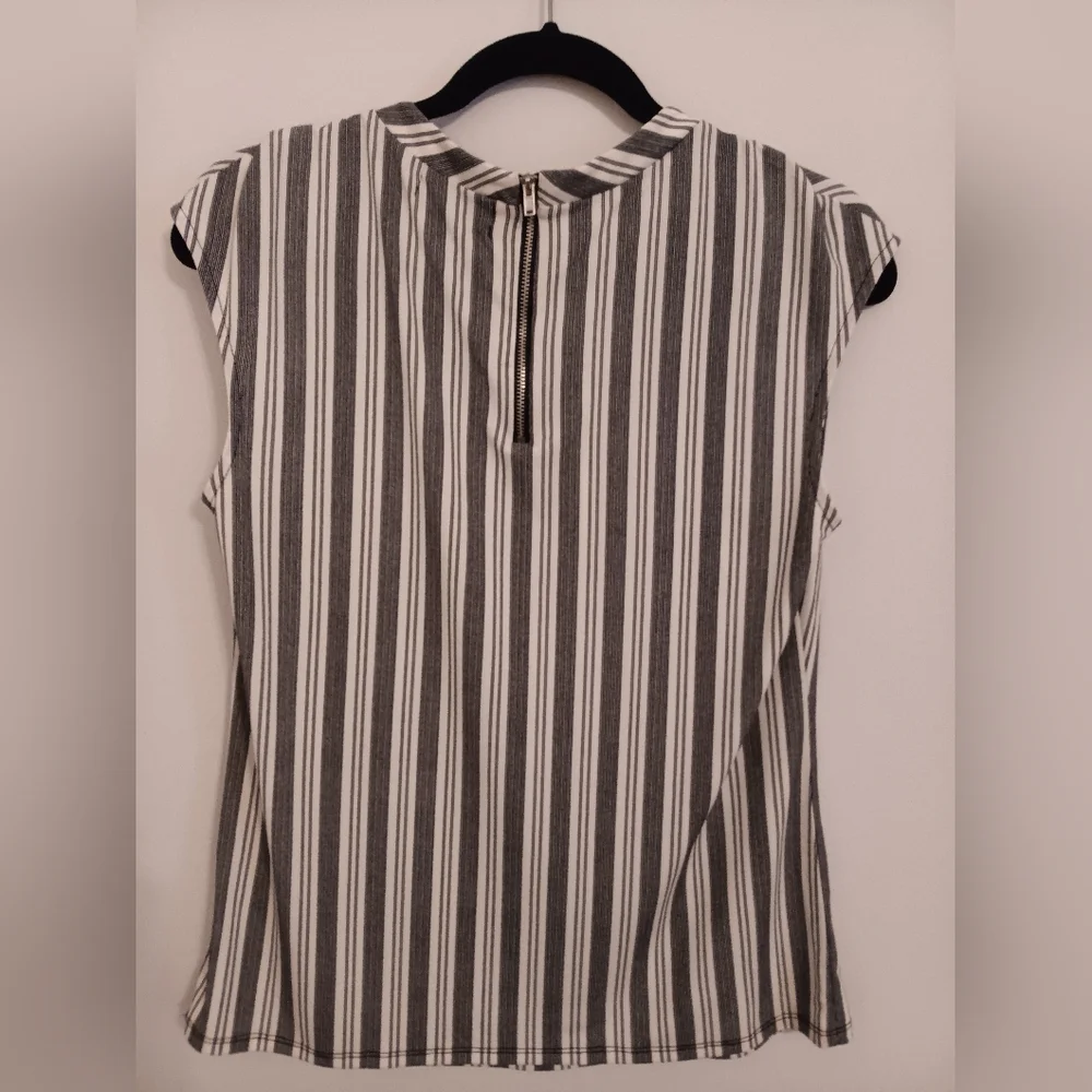 Top - Picture 2 of 3